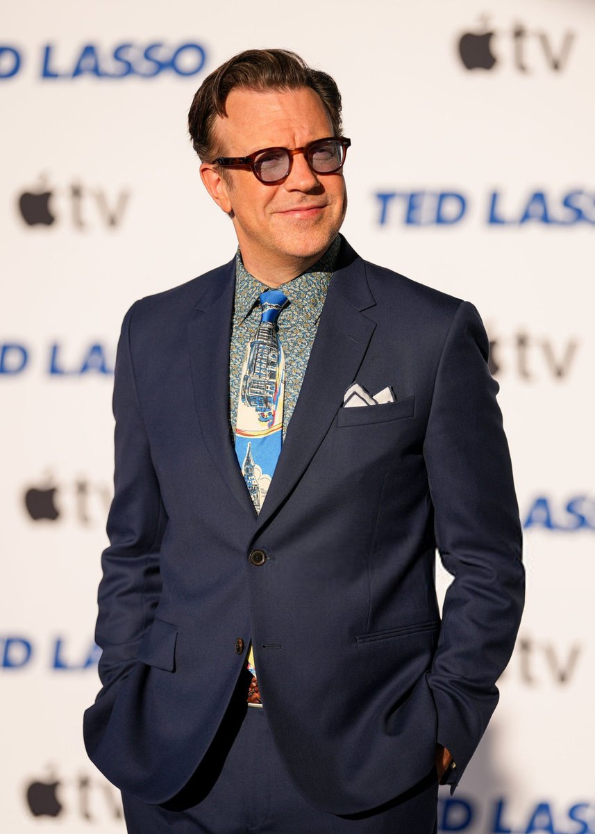 tedlassobrasil's tweet photo. COACH! Jason Sudeikis na premiere da quarta temporada de Ted Lasso em Los Angeles. https://t.co/N3FNTq4uz1