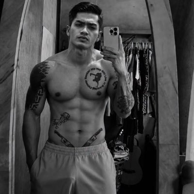 KoChit8hd0's tweet photo. #NewProfilePic https://t.co/EGvdgIOTjl