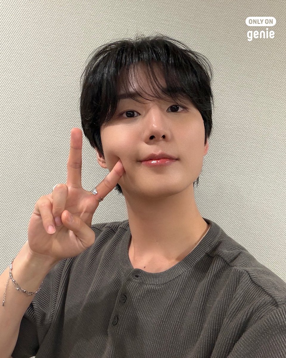 genie_kt's tweet photo. 𝗢𝗡𝗟𝗬 𝗢𝗡 𝗴𝗲𝗻𝗶𝗲 ✨ 𝗬𝗼𝘂𝗻𝗴 𝗞
지니에서만 공개된 Young K(@day6official)의 독점 포토를 확인하세요🦊💙

📍[#YOUNGEST] 감상 이벤트 진행 중!
내 이름이 적힌 사인 폴라로이드 &amp; 앨범 받으세요🎁
https://t.co/c6muOmHcZm

#지니뮤직 #INSIDE_YoungK #YoungK #영케이 https://t.co/8PTMIdVcRp