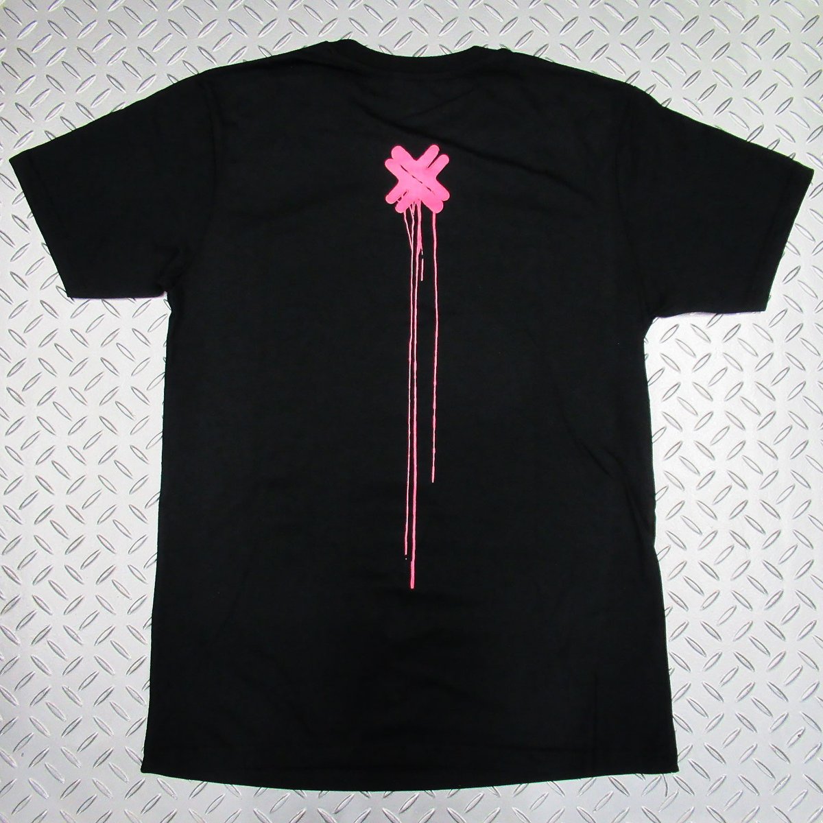 MADDOGROCKERS's tweet photo. おはようございます。MAD DOG ROCKERS横浜店は11時より営業中。本日は20時までの営業予定です。 #バンドTシャツ #バンドT #electriccallboy #エレクトリックコールボーイ #横浜駅 https://t.co/y412G9tJjL https://t.co/4zsCkow6kc