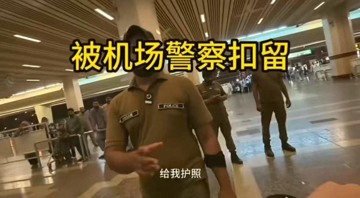 TayThanzin's tweet photo. 这就是传说中的巴铁？���地网友飞抵巴基斯坦，结果被警察拦了五次查护照。有人���槽说，中国免签国家通常又危险又被歧视，拿着猪肝色护照出门简直像冒险家一样。😅 https://t.co/FE12GhqZgm