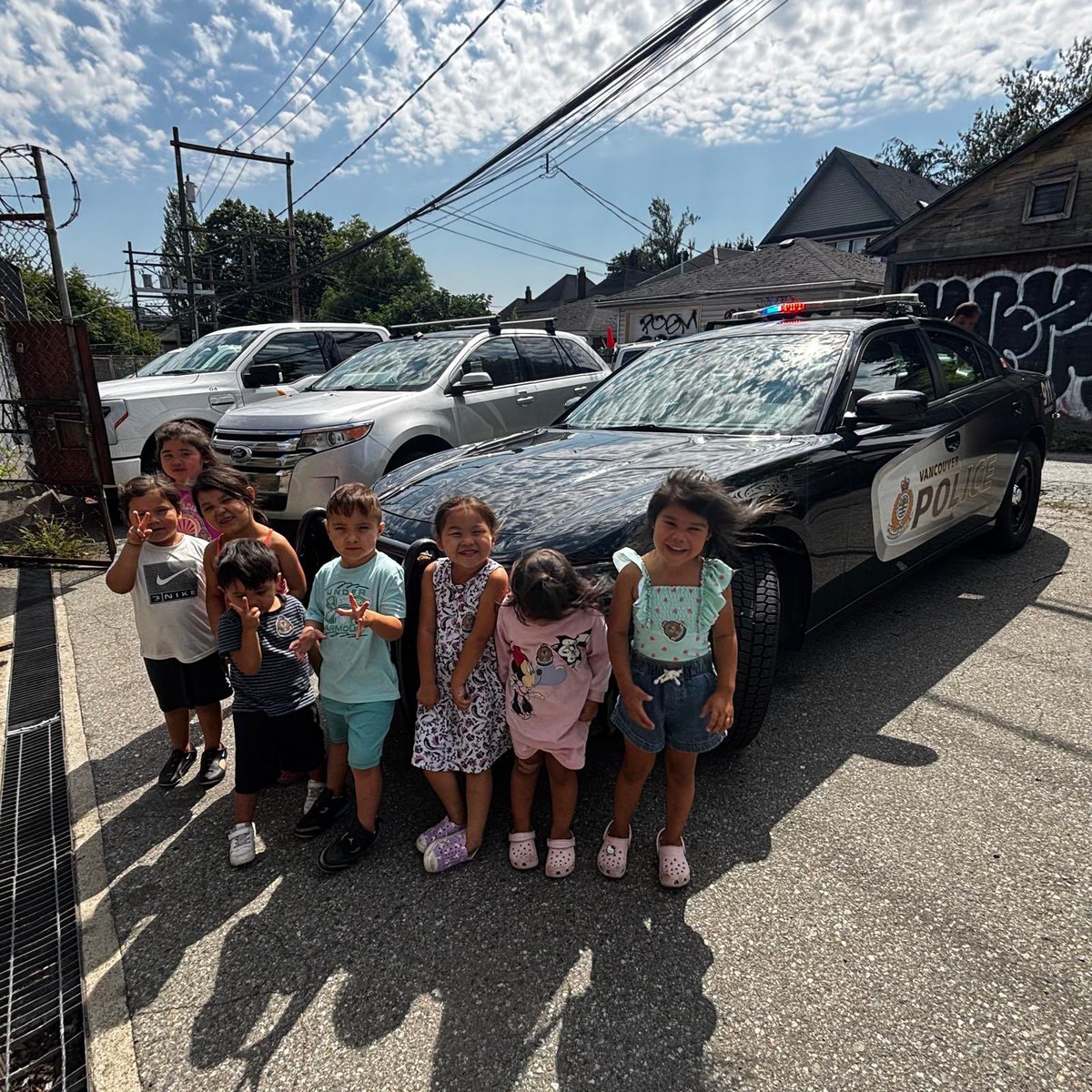 VPDDiversity's tweet photo. This past Friday, July 24, our members had the pleasure of visiting Eagle's Nest Aboriginal Head Start Preschool.

The children were sworn in as Junior Police Officers for the day before getting the chance to explore our police vehicles and learn more about the work we do. It was a wonderful opportunity to connect with some of our youngest community members while building positive relationships through fun and learning.

A big thank you to Eagle's Nest Aboriginal Head Start Preschool for welcoming us! 🫶

@VancouverPD
