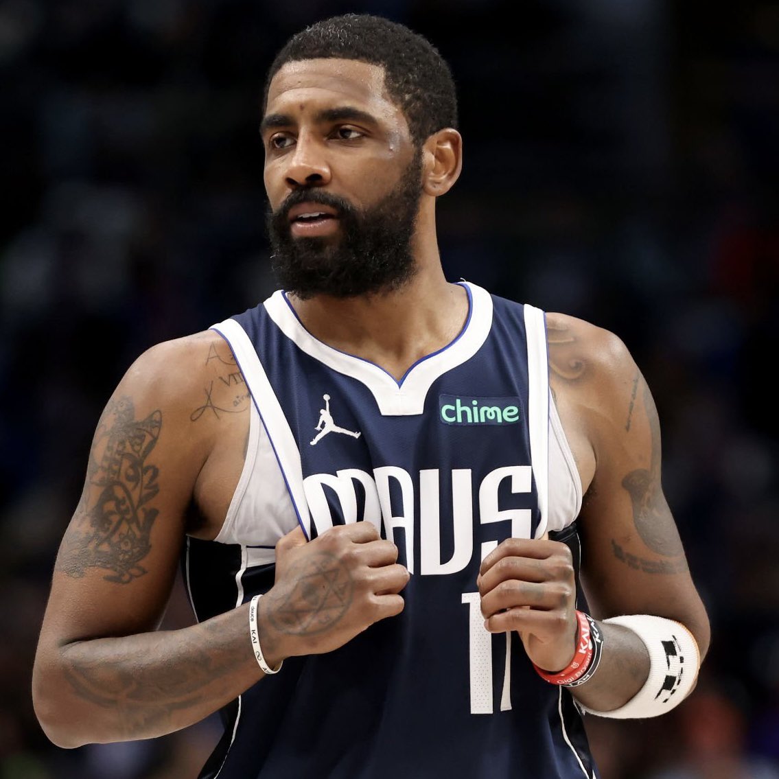 PolymarketHoops's tweet photo. Breaking News: Kyrie Irving is 100% ready for next season and his ACL has fully healed, per @ShamsCharania. 🚨

Uncle Drew is back. https://t.co/l7q4f00qEU