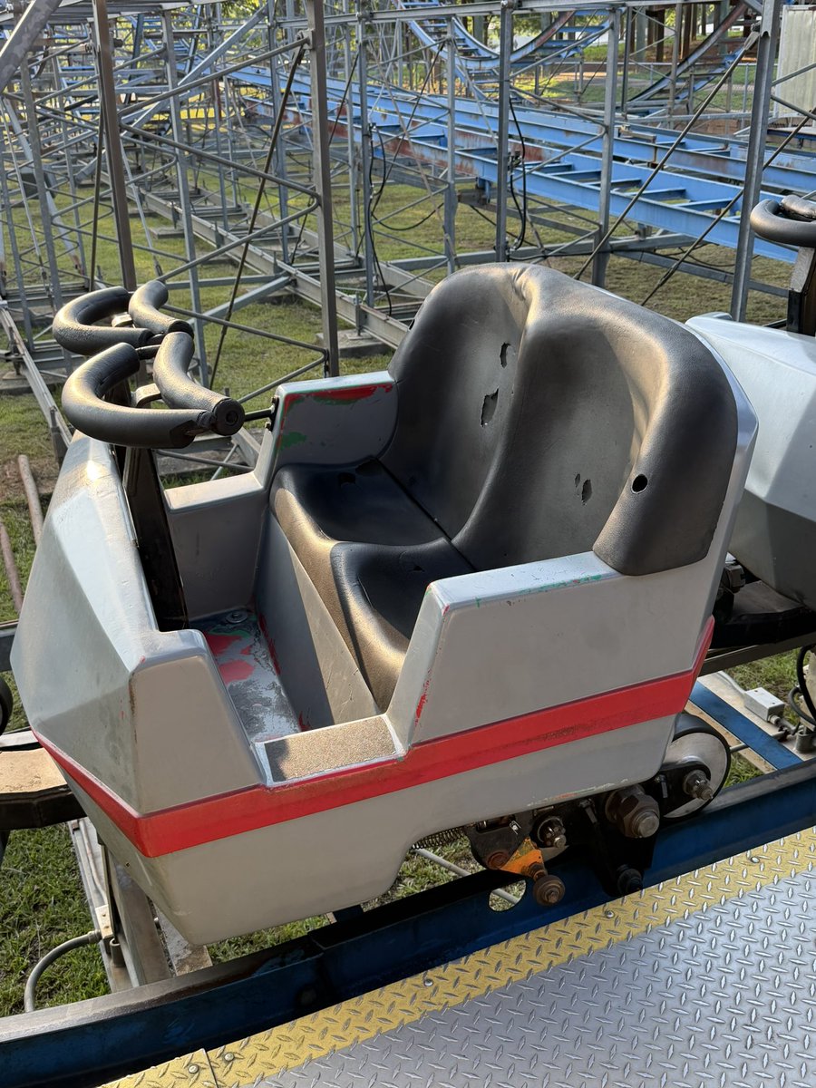 CoastinKyle's tweet photo. @RCXcyclopedia It’s that good jank.
Seats tell you all you need to know.
First thing I said when I got off is “I need to ride in the back row!”

The rusted out trims… *chefs kiss* https://t.co/YISJRv7ofq