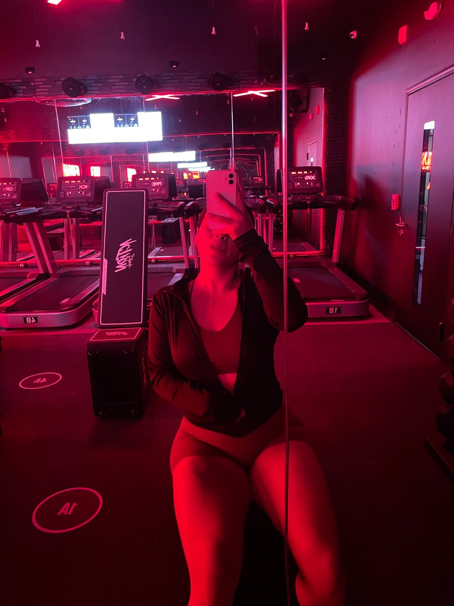 kami_hcc's tweet photo. ahora soy modelo, fotito pa vou. 📸 https://t.co/9QOUtyVziK