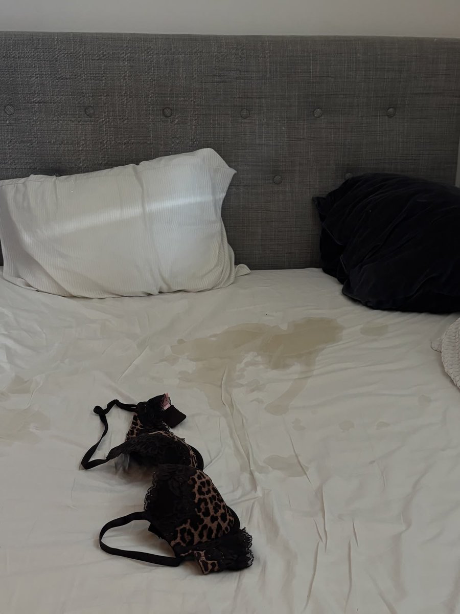 Scarlettebxwk's tweet photo. loser cucks don't get to see me for free 😘💋🤫🤫 #paypaig #paypig #dmforcontent #femdom #cuck #chudai #nsfw #moneydom https://t.co/yAc1MSgLh5