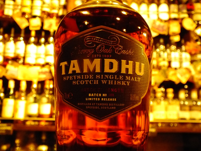 caskandstill's tweet photo. 本日のお買い得 #ウィスキー
当世風シェリー樽風味豊かな良酒
満足感あります♪
#TAMDHU
Batch Strength 55.8%
今日だけ価格¥1,850
#西川口 #BAR #川口 #鳩ケ谷 #さいたま #埼玉 #戸田 #蕨 #バー #caskandstill #ワイン #リアルエール #whisky #オールドボトル https://t.co/dp9YqPD7xH
