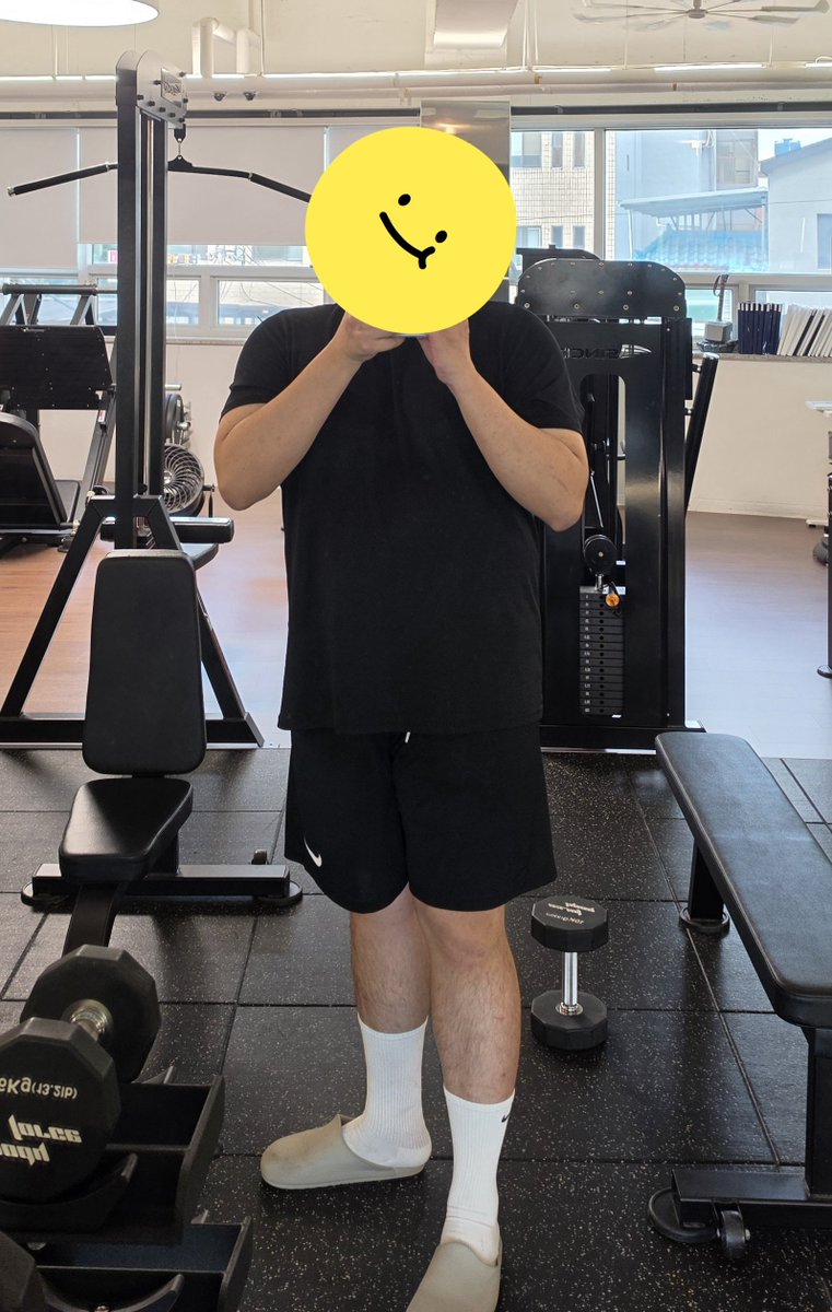 ay05xs's tweet photo. 안 커보이나? 그래도 어깨 자신있는데 https://t.co/OrxUiODch4