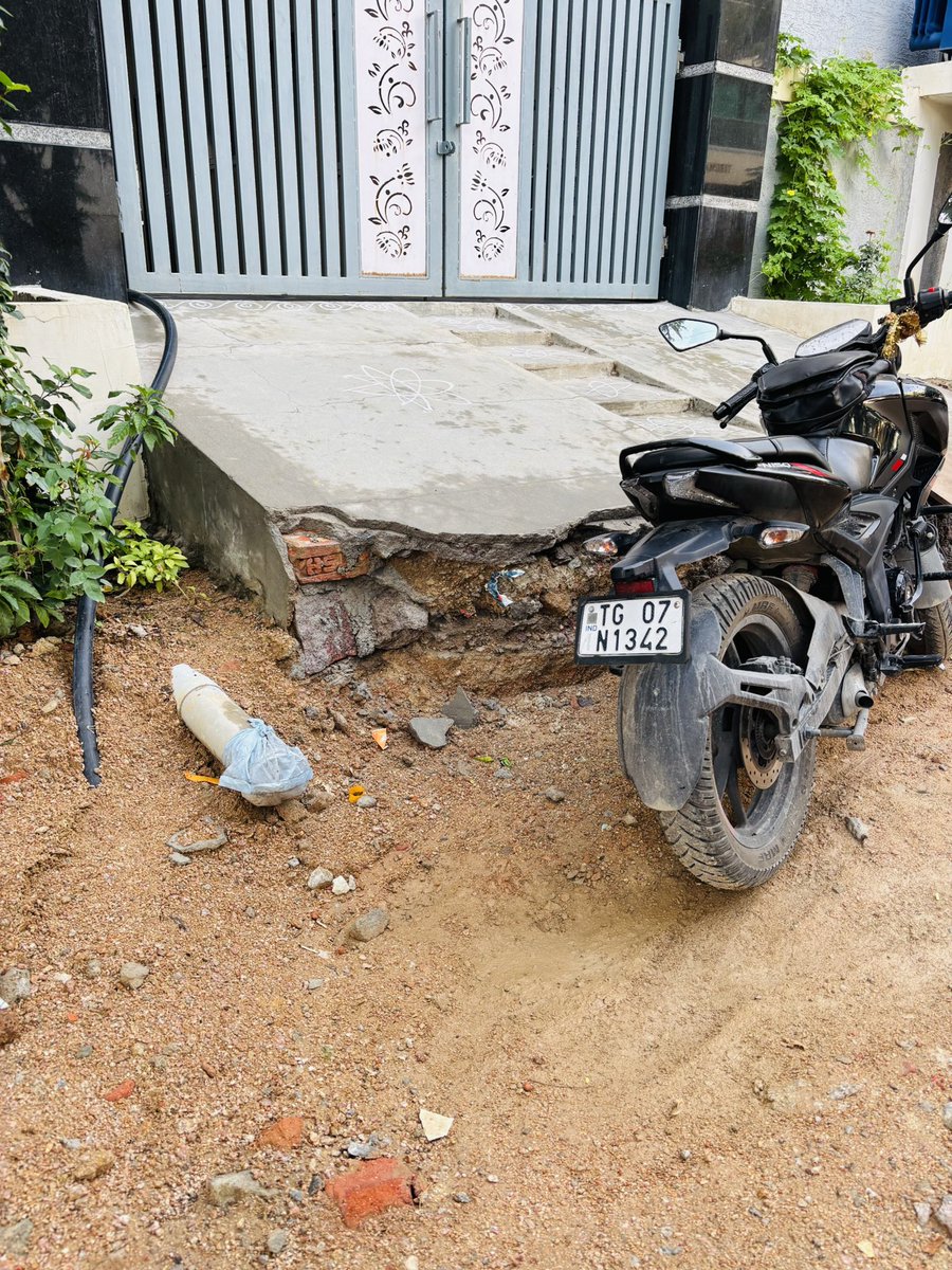 moxeangel's tweet photo. @CommissionrGHMC @GHMCOnline, the road in front of Plot Nos. 256 &amp; 258 has remained dug up since lFriday, making vehicle access extremely difficult for residents and office-goers-daily inconvenience./unfinished work.Kindly expedite  work share expected completion timeline. https://t.co/4jBlSsLhyk