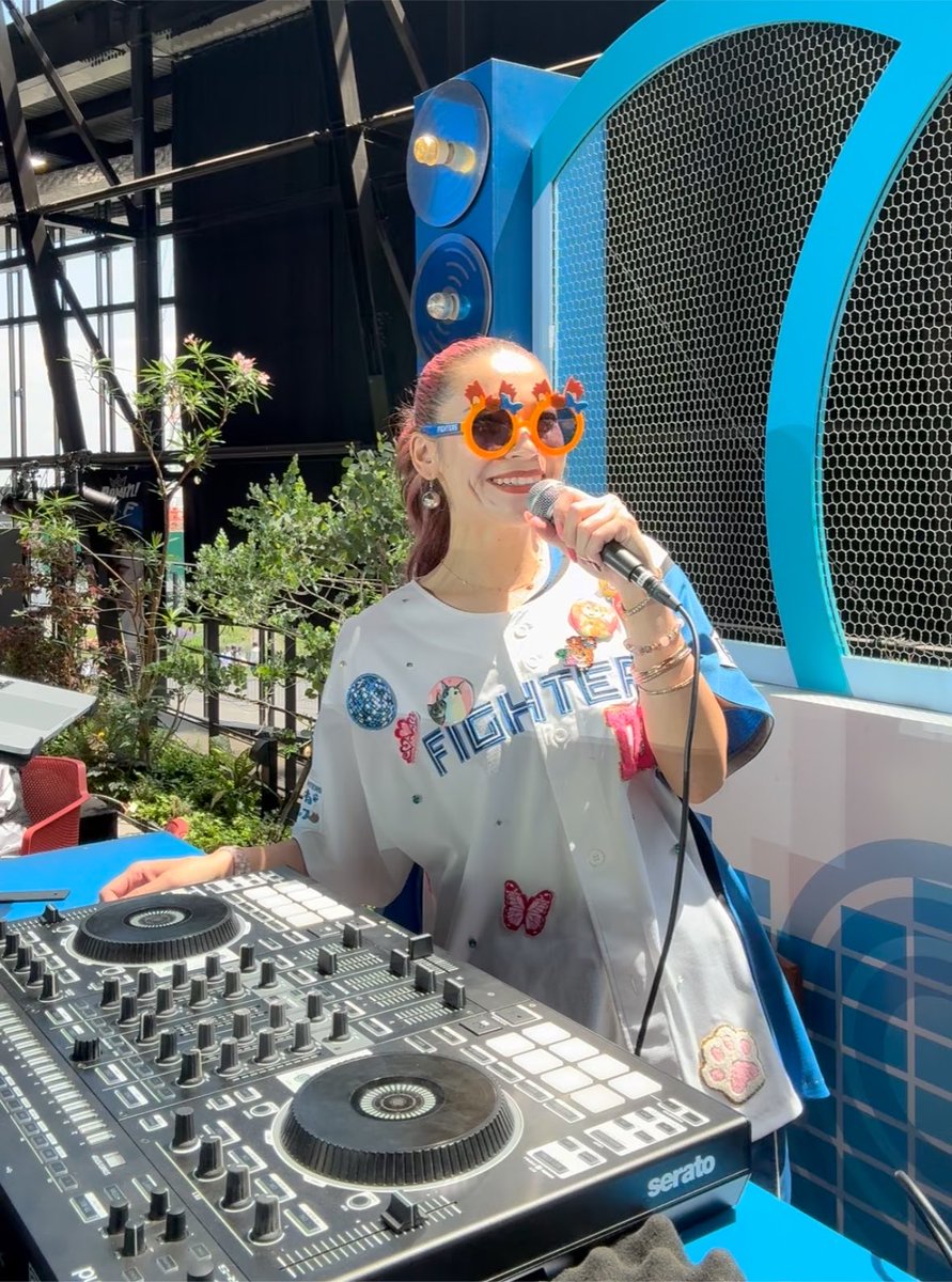 maxine87munby's tweet photo. #FビレッジDJリクエスト
8月からまた募集します🔊✨
あらかじめ曲のダウンロードが必要なので

①曲名/アーティスト名
②観戦日(デイゲームのみ)
③リクエストネーム(読み上げます🎤)
④タグ #FビレッジDJリクエスト

をつけて事前にポストしてネ💪🏻
たくさん待ってます🤩🩵🏟️🪩
#lovefighters #ドミれ https://t.co/9WBChrdWgd