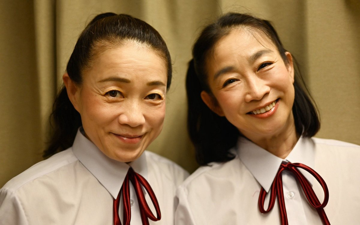 KaoriOkaki's tweet photo. いよいよ本日 #ラッパ屋 #特別な情熱 千秋楽です。寂しくてもう泣きそうです。仲間たちと別れるのが辛い😭そんな気持ちになる物語です。
紀伊國屋ホールで　14時から。
迷ってる方、ちょこっと新宿にへ。
そして大きな本屋さんの四階へ。
あったかい仲間が待ってます。
１時間前から当日券は発売していますよん。
➡️ 劇団直前予約 https://t.co/2qyGJOEjW2  🌟開演3時間前までご予約可能。
16人16色の人生を味わいに笑いにいらしてください。
我らJKも待ってます！
LOVE★KAORI #山像かおり
#谷川清美 ちゃんとコンビだよ♥️ 
(写真は　#福本伸一 ちゃん♥️ )
こんな青空の中のお芝居だよ。
(写真は　#上大迫祐希 ちゃん)
