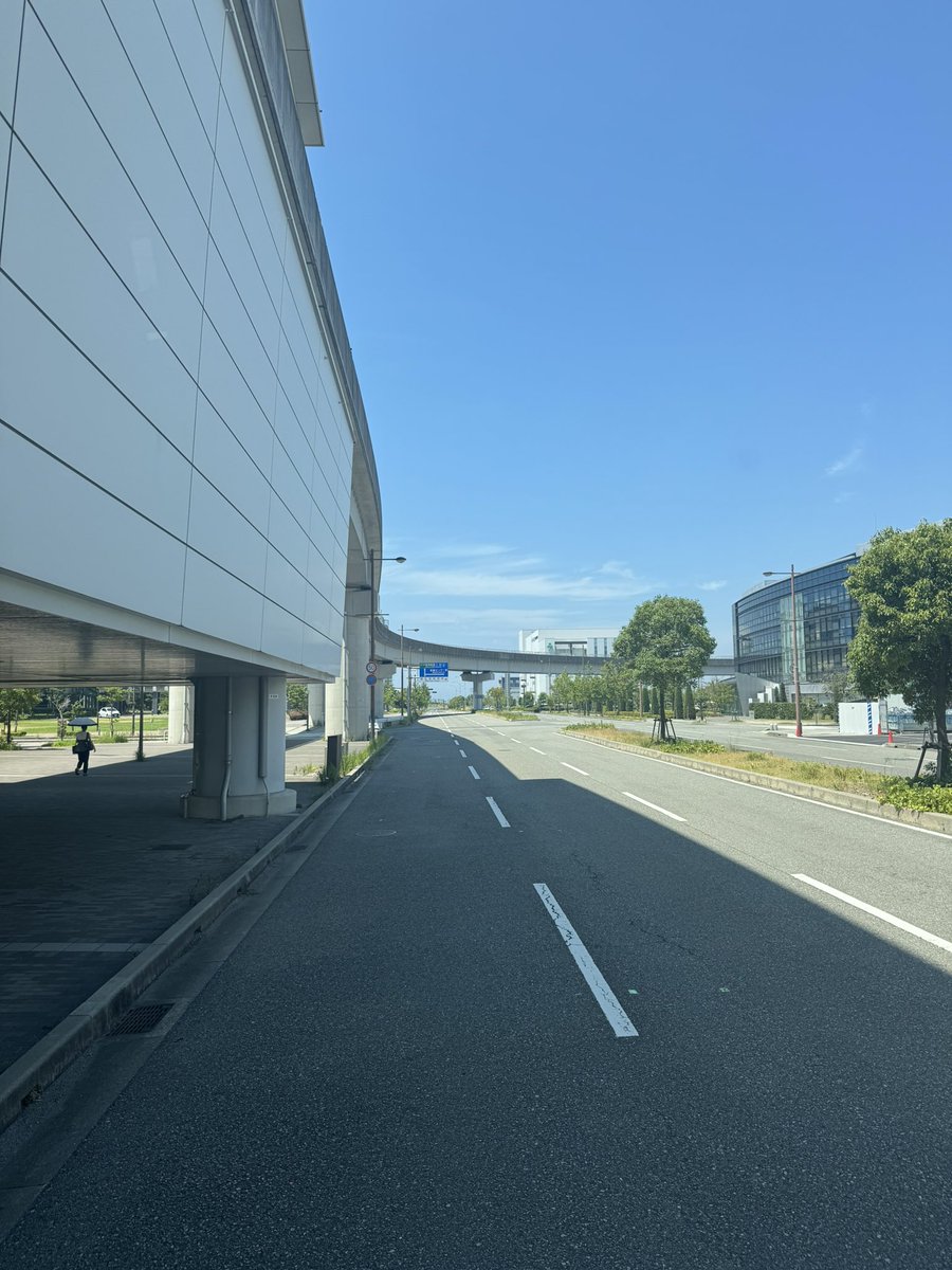 1crFHbRrnVcLVt9's tweet photo. 今日はポーアイで積み
3年ぐらい前に来た時と周りの道路と場内レイアウトが変わってた
ウロウロしてたら地元の車が案内してくれて助かった〜
今は430タイム
#ポートアイランド
#KICT
#海コン https://t.co/QkRJGoRda3