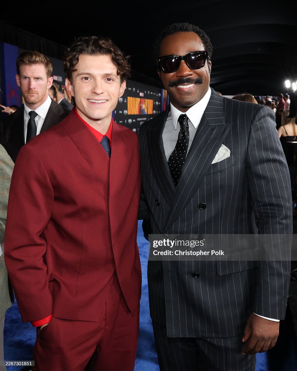 TavernaMarvel's tweet photo. Tom Holland e Tramell Tillman na premiere de 'HOMEM-ARANHA: UM NOVO DIA'. #SpiderMan https://t.co/4Va6fYYHbv
