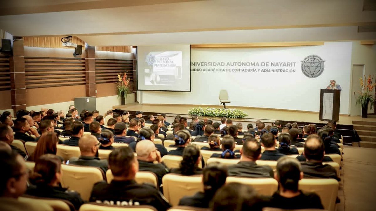 RuthVillanuevaC's tweet photo. En el marco del Día Internacional de Nelson Mandela, tuve el honor de participar en la ceremonia de Reconocimiento al Personal Penitenciario, encabezada por el Dr. Manasés Langarica Verdín, Secretario de Seguridad y Protección Ciudadana de @NayaritGobierno. 

Asimismo, recorrí los centros penitenciarios del estado acompañada por la Mtra. Jazmín Borbón Ochoa, Directora General de Prevención y Reinserción Social de @SSPCNay, y su equipo, con quienes compartimos experiencias y reflexiones sobre los retos y avances del sistema penitenciario en #Nayarit. 

¡Enhorabuena!