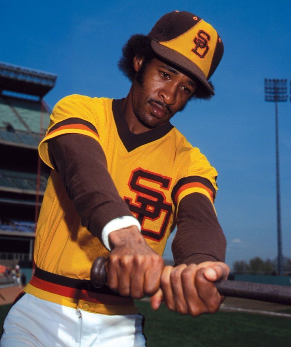 baseballinpix's tweet photo. Ozzie Smith with the Padres. His first four seasons were in San Diego, winning his first 2 Gold Gloves. https://t.co/uyEnQEZ9ql