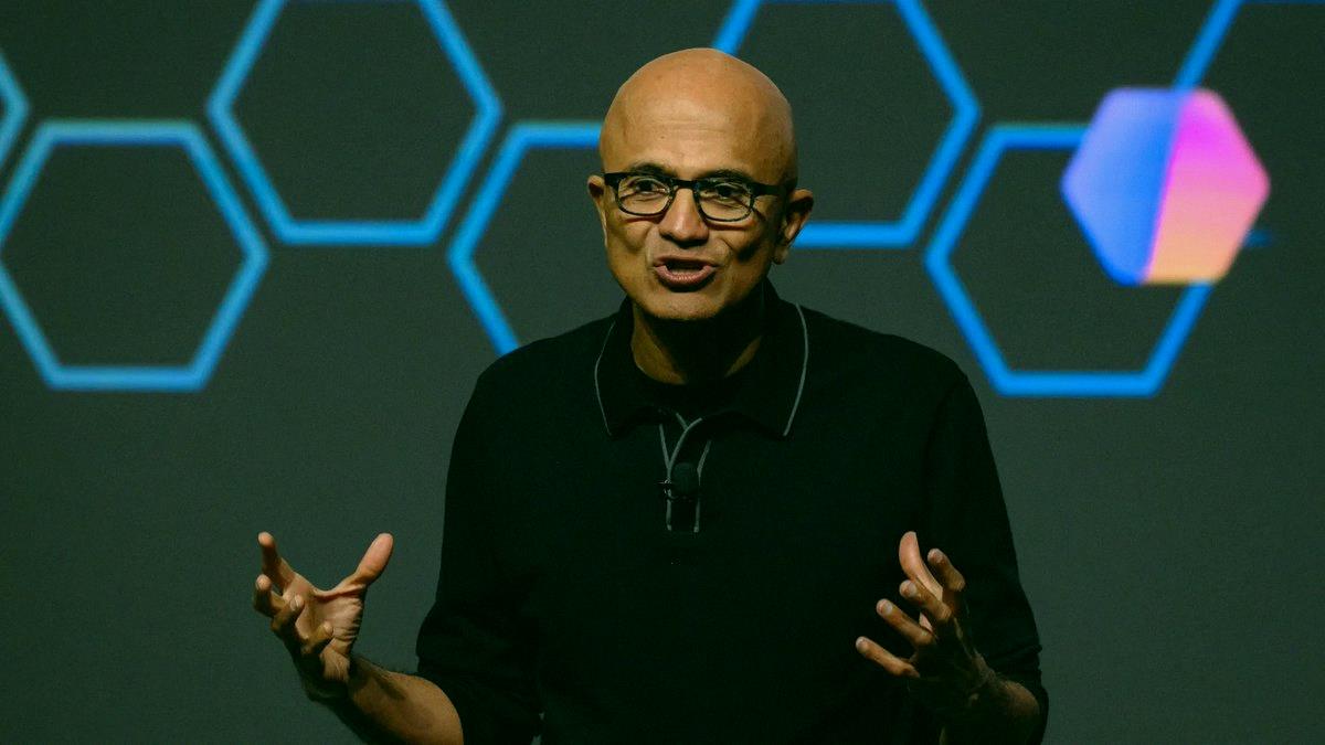 t0418_'s tweet photo. Microsoft just dropped their first big cybersecurity AI model 🚀 

It's called MAI-Cyber-1-Flash, built specifically for security stuff. Paired with OpenAI's GPT-5.4, they say it beats competitors from Anthropic, Google, and even OpenAI's own models on the CyberGym benchmark - https://t.co/NWA4bWMtir