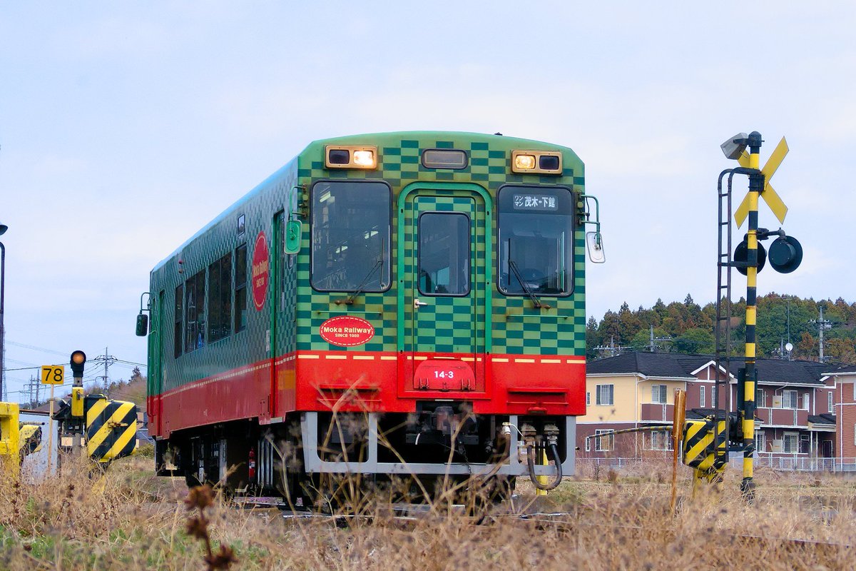 mokasl's tweet photo. 1日遅れですが💦
7月27日は #スイカの日 だそうです🍉
弊社のモオカ14形もよくデザインが
スイカと言われがちですが､
「旅行鞄」がモデルとされています。
#真岡鐵道
#真岡線
#モオカ14 https://t.co/KArNAW6yca