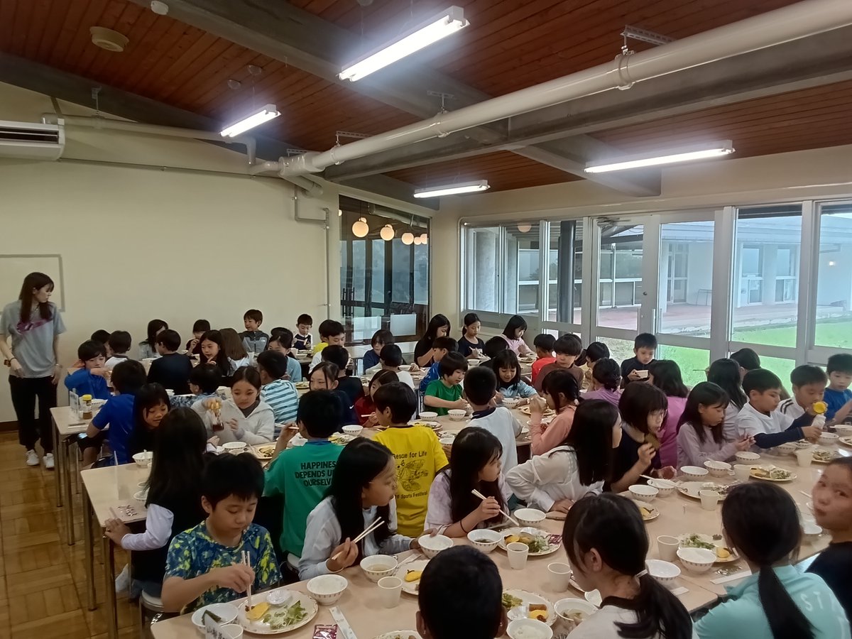 OfficialYGES's tweet photo. 【4年サマプロ】
八ヶ岳少年自然の家で朝食をいただいた後，尾白川での川遊びに来ました。準備体操をしっかりして，川の流れを感じたり水の生き物を探したり水をかけあったりと，思い思いに水場の活動を楽しんでいます。 https://t.co/HtUbg7LjLQ
