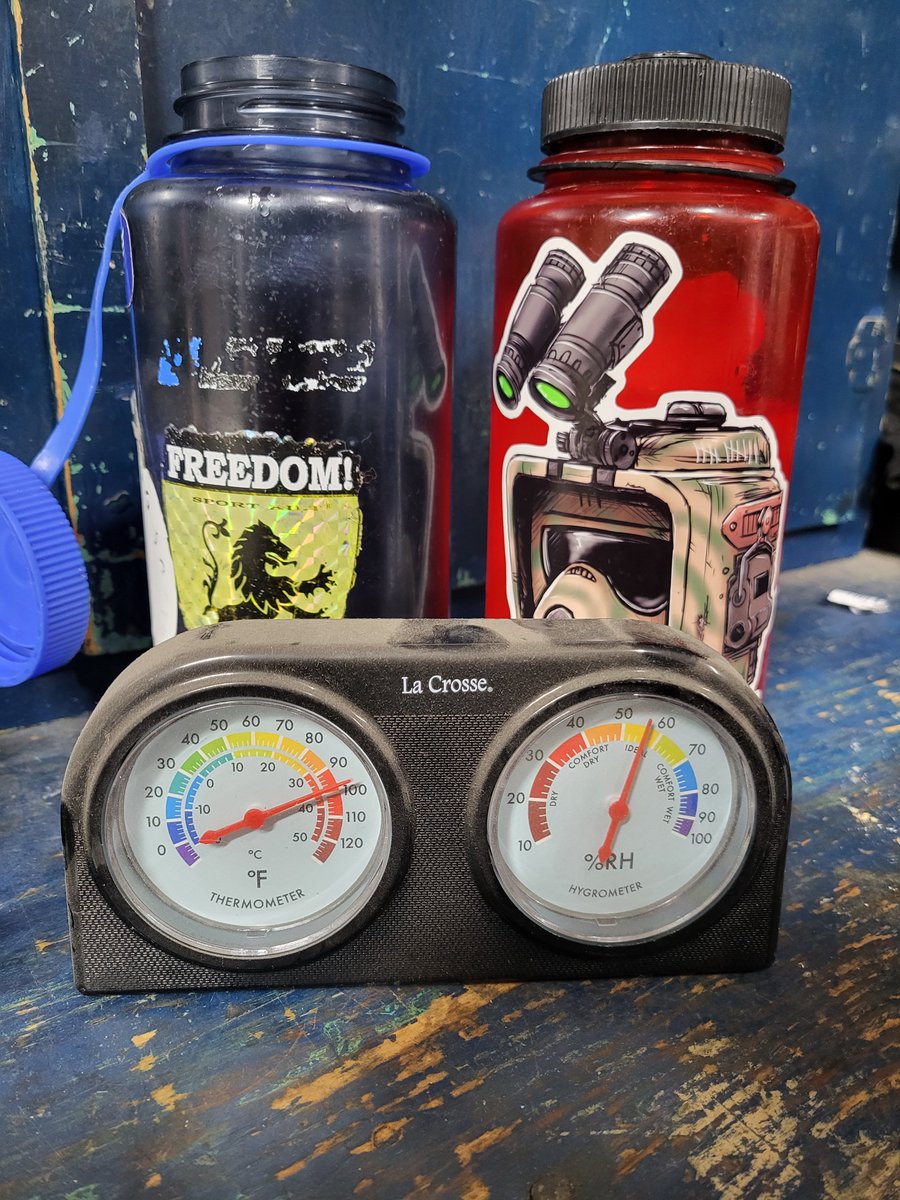 Sudsy0082's tweet photo. #curlcrusade update this deload week, squats were light, as were the Auxiliary quad/ham string curling. But that's just weight on bar, reps were still the usual. 144 curls for the Crusade!
Temps made it a 1/2 gallon hydration workout in the garage! https://t.co/CNfSFsU9i0