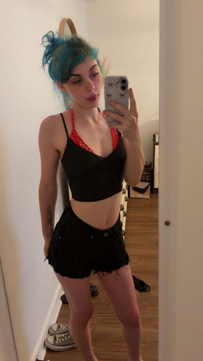 ghost_u420's tweet photo. I felt pretty in this, so I had to post it. 🤍 https://t.co/HRPyRirkTN
