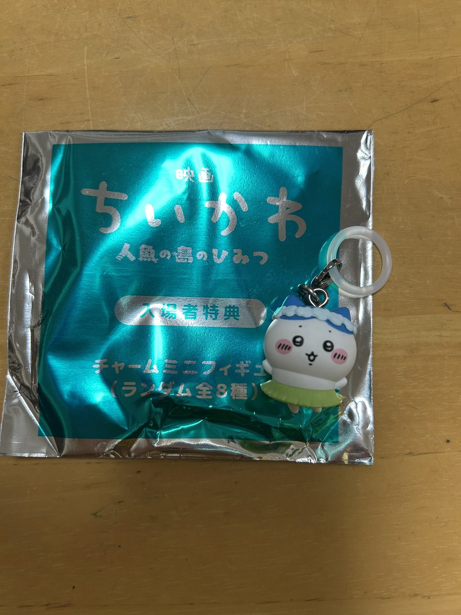 MiuraYuzuka's tweet photo. そういえばちいかわの映画観てきました！
入場者特典はハチワレでした💓 https://t.co/NL8hsXf6kx