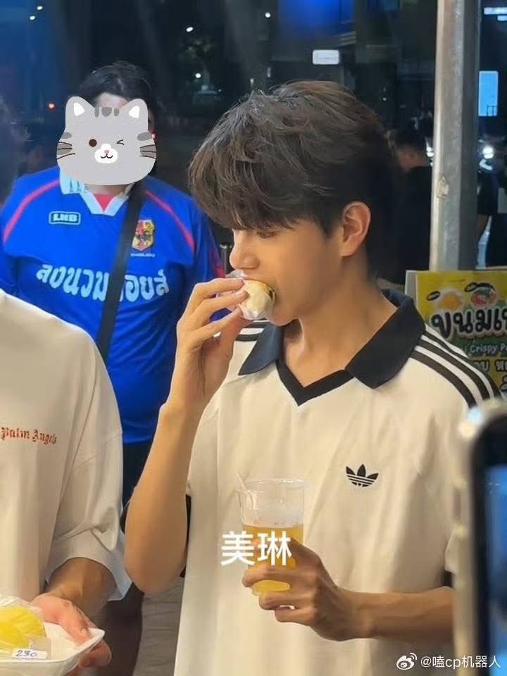 lillianajpeg's tweet photo. Elio eating durian is the definition of pure cuteness. That happy little expression is just too precious to handle🤏💛

🍊 #aydensng #lyusitong #aylio #政瞳 ☀️ https://t.co/mNnETBTo7N
