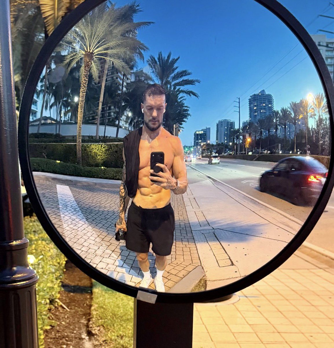 StareLikeStone's tweet photo. Dating profile pic! https://t.co/TUBZ0c5TOq