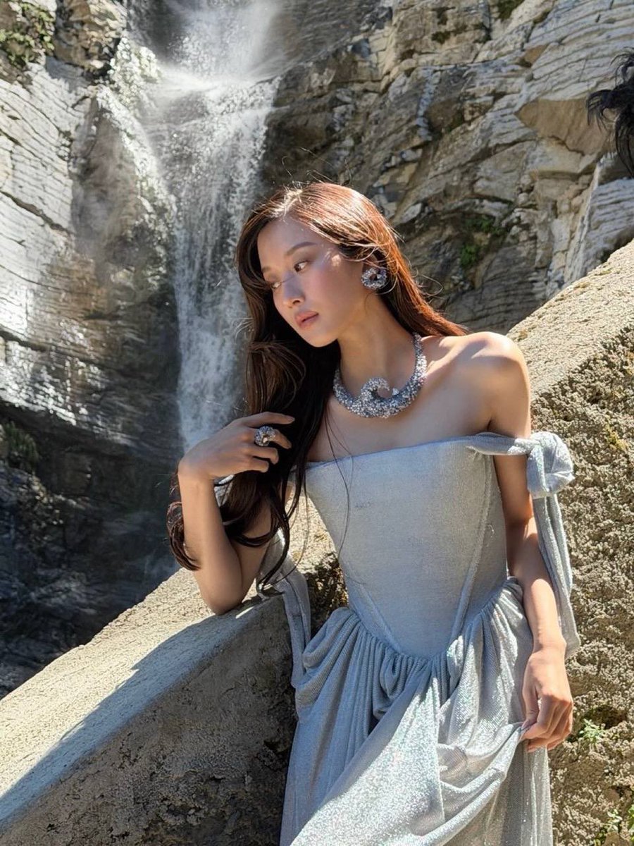 claralunarosa99's tweet photo. Luxurious girl #munkayoung #문가영 https://t.co/7Py6K0OCit