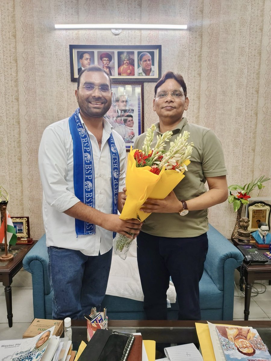 Saurabh72554614's tweet photo. छात्र-युवा शक्ति बसपा के संग, 2027 में रचेगा नया इतिहास!
JNU के क्रांतिकारी युवाओं ने राज्यसभा सांसद आदरणीय @ramjigautambsp जी से मुलाकात कर बसपा की विचारधारा को जन-जन तक पहुँचाने और संगठन को अभेद्य बनाने की रणनीति पर सार्थक वार्तालाप की।
@Mayawati 
#बसपा_का_बढ़ता_जनाधार https://t.co/9x5Gp1C3jS