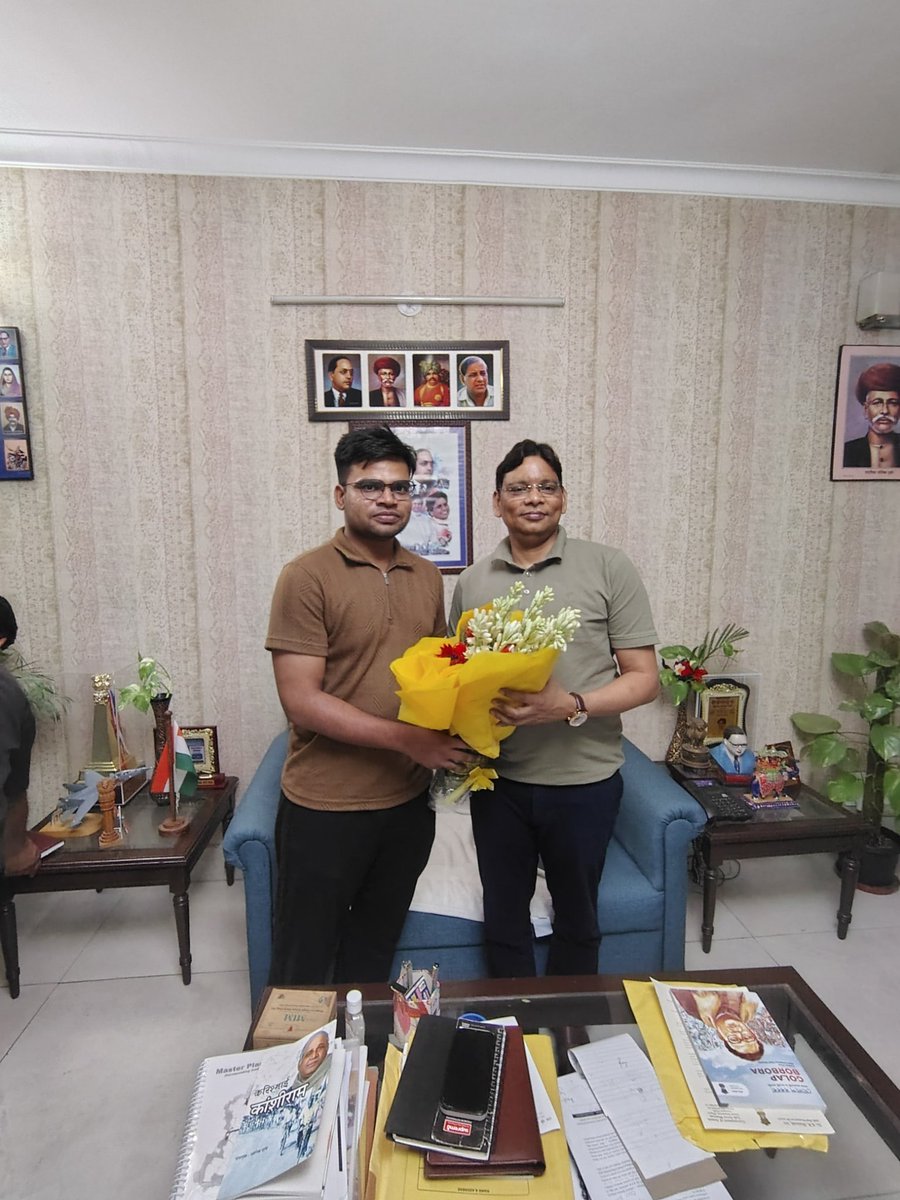 Saurabh72554614's tweet photo. छात्र-युवा शक्ति बसपा के संग, 2027 में रचेगा नया इतिहास!
JNU के क्रांतिकारी युवाओं ने राज्यसभा सांसद आदरणीय @ramjigautambsp जी से मुलाकात कर बसपा की विचारधारा को जन-जन तक पहुँचाने और संगठन को अभेद्य बनाने की रणनीति पर सार्थक वार्तालाप की।
@Mayawati 
#बसपा_का_बढ़ता_जनाधार https://t.co/9x5Gp1C3jS