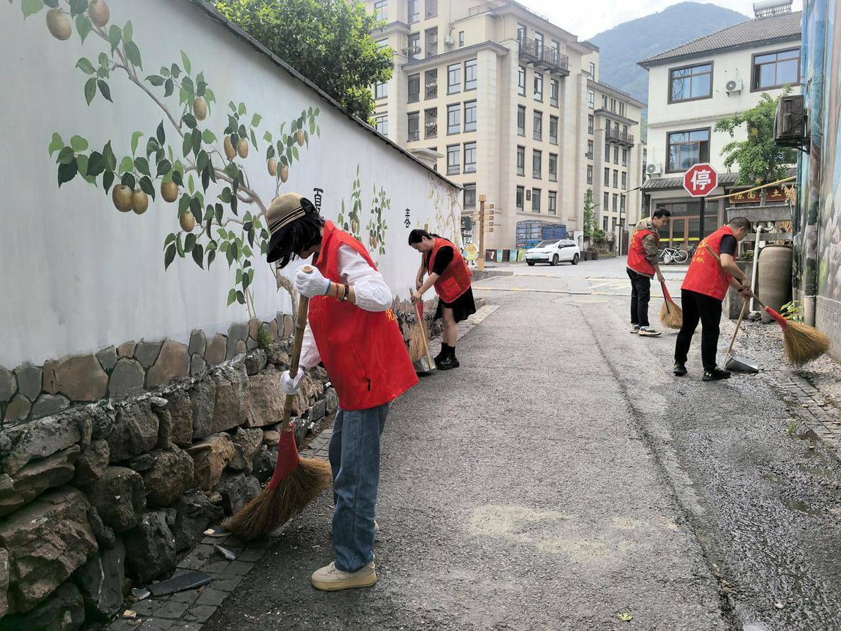 Technocrat_16's tweet photo. Join our neighborhood park cleanup this Saturday 9AM! Gloves u0026 snacks provided. Help keep our community green https://t.co/iu7W6IhM5d