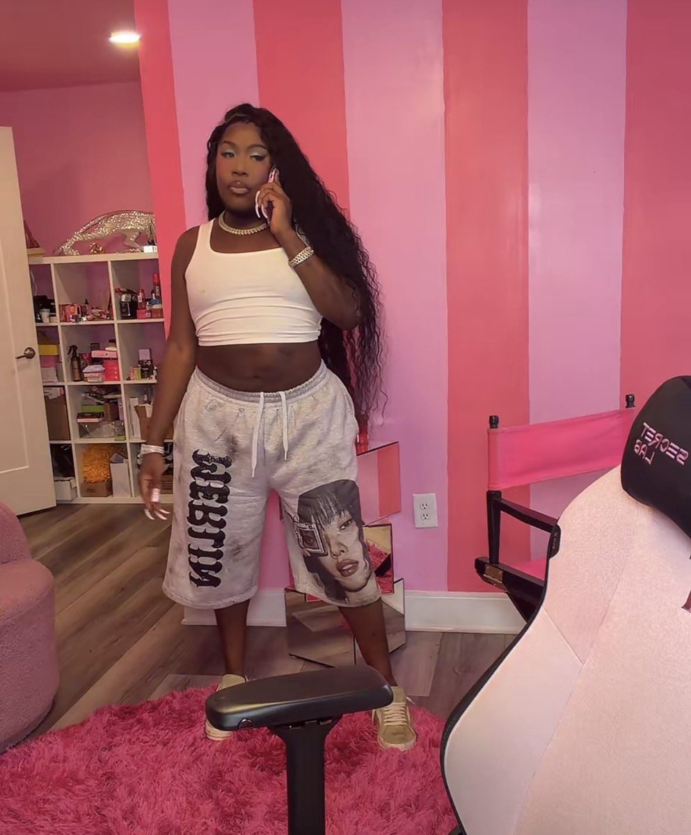 oklouna's tweet photo. Why is Yves on Saucy Santana’s shorts? https://t.co/bULpC1OBGP