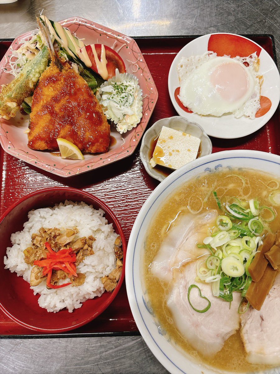 oomoriseimen's tweet photo. いつもありがとうございます😊
７／２８(火)本日のラー定おかず券は、アジフライ、チャーシュー丼になります☺️
本日も宜しくお願いします。

※ラー定おかず券は、併せてラーメンとの購入が必要となります。また用意した数量に達すると予告なくおかずを変更致します。 https://t.co/dXpYQLmgyZ