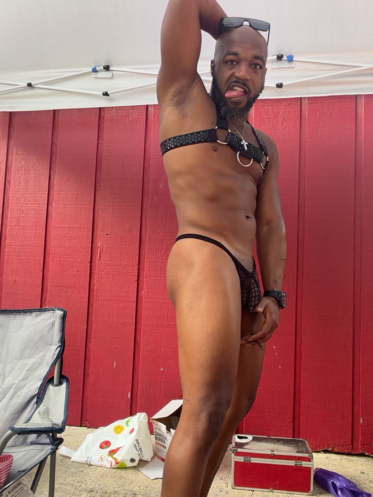 aint_4_errbody's tweet photo. Pool party was lit 🤪 ofc I put my sexy shit tf onnnnnn https://t.co/z8FQTkEUuh