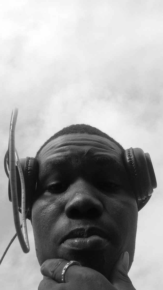 Manzuri42's tweet photo. Been awhile X
Life of an upcoming artist and a cop 👮‍♂️ https://t.co/KIt0BSzzn9