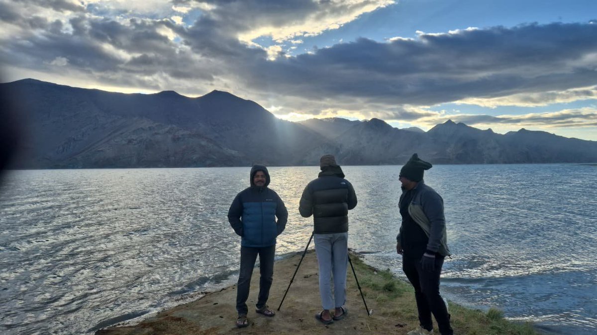 GanKanchi's tweet photo. Pangong lake sunrise https://t.co/a5g7vTLLsN