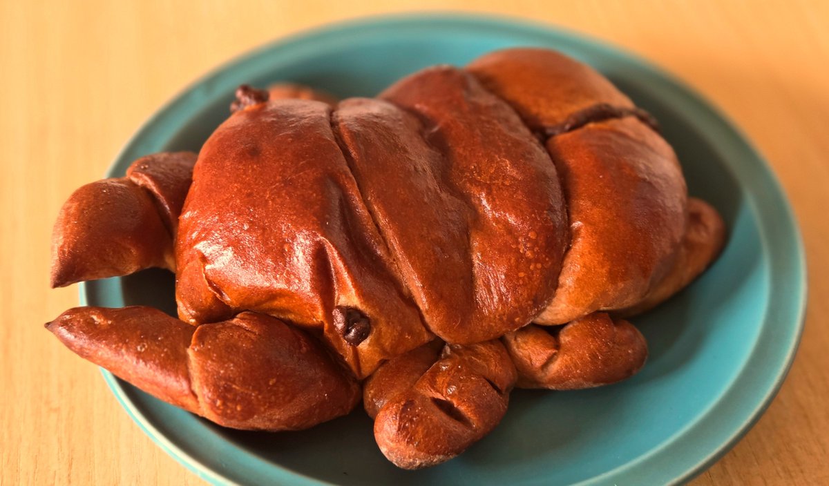 パン屋🥖に夏限定クワガタパンなるものが！つい、買ってしまいました