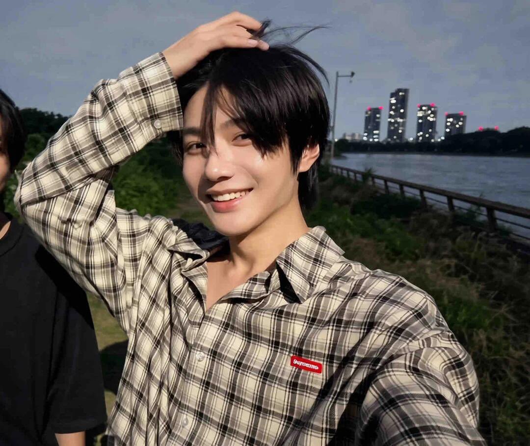 love_yiran's tweet photo. He looks soft and beautiful at the same time 🫠

#haoyiran #郝熠然 https://t.co/8KZCGchsZD