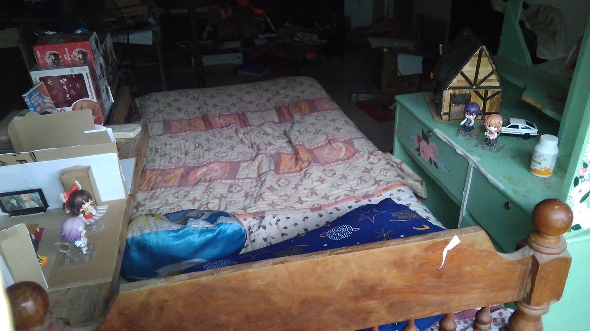 mruliity2's tweet photo. July 28 2025(Day 4)... One Year Ago Today, i've made Room Arrangements. Like my Bed and Tables around it.

Also, my dad installed a New Roof after the old one got lost and flown away by Emong...  

#Throwback #Room
#JustJaidenThings 
#CoMayAnniversary https://t.co/9yp1OQlBuA