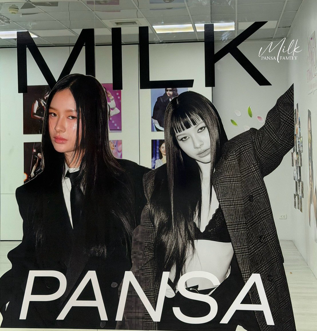 milkfamily__'s tweet photo. 🎁💚 D-DAY for 🌸MilkPansa's 30th Bloom- Blooming With Love 🐈‍⬛💚 🌷

#MilkPansa30thBloom 
#MilkPansa #mimiv #มิ้ลค์พรรษา

📢เก๊งๆๆ ขอเชิญชวนเหล่ามิมิฟ เมิฟเมิฟ ทุกผู้ทุกคนผู้ใดผ่านไปผ่านมาเห็นแก๊งน้องๆจิ๋วทักทายอยู่หน้าแกล แวะมาชมภาพสวยๆชวนอมยิ้ม มาชมผลงานและภาพสวยๆของคุณพรรษากันนะคะ มาเติมแท็กเก็บความประทับใจกันในโอกาสวันเกิดครบรอบของคุณเค้ากันเยอะๆน้าาา💚😎🙋‍♀️

📢Guys our project all your support will be part storytelling Milk’s story, cherished memories, personal growth, and the love that continues to bloom.
We kindly hope you all come to be part of memory sending encourage to our Pansa for her birthday 2026 let's added hashtag and get the moment with us . Hope to see you all 🥹💚🎂🌷

📍 Union Mall Co-Event Studio 7–8
🗓️ 28–29 July 2026
⏰ 11:00 AM – 9:00 PM

📺 LED Core Display
🗓️ 27–29 July 2026