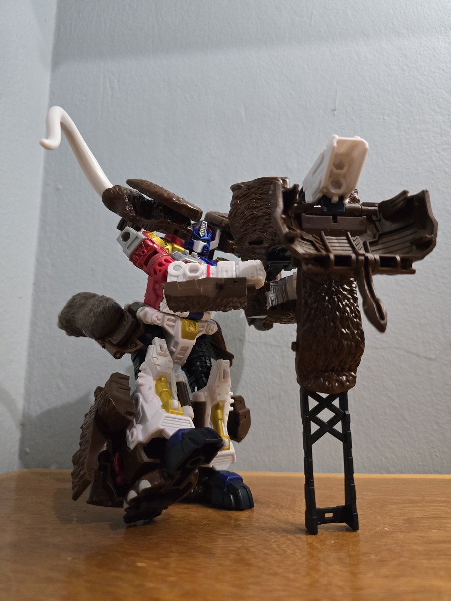 TFHypeGuy's tweet photo. Why did no one tell me Big Convoy is easily the best AOTP Leader by far

One Man Army defined into a figure.

This guy is a joy, 9/10.

Gotta start back rating figures. https://t.co/Gcui6dis9z