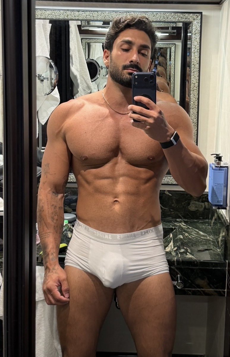 Ricky322687's tweet photo. Zayn dom #underwear #bulge #dickprint #softdick #hotmen #VPL #bigdick https://t.co/IrX6zkOR5k