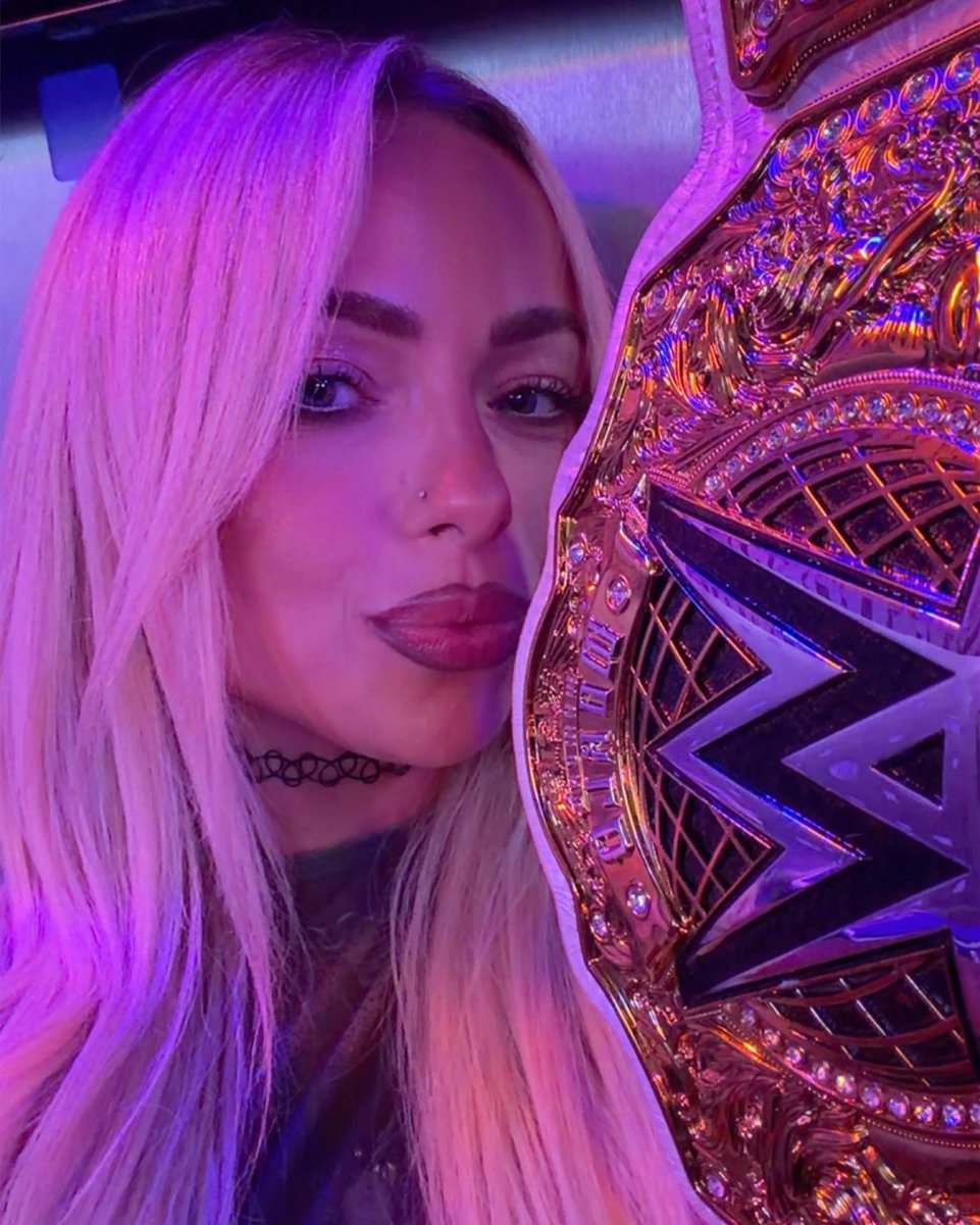 liv45852's tweet photo. Besos for 100 days as the greatest women's world champion of all!!!!!!!l time😘 https://t.co/7B0CbjhLmU