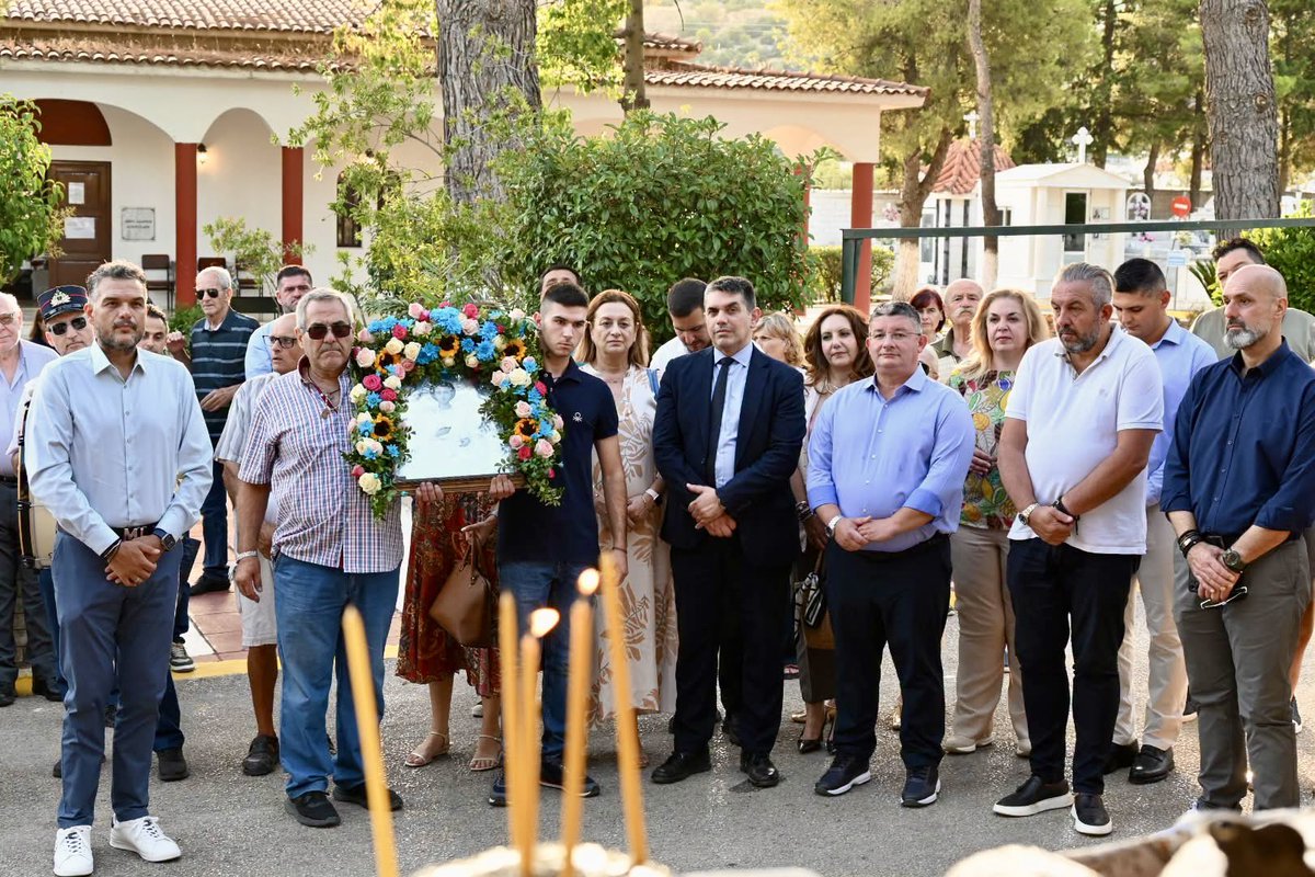 MixalisVrettos's tweet photo. τον Άγιο Παντελεήμονα, προστάτη των ασθενών και ιατρό των ψυχών και των σωμάτων.
Χρόνια πολλά σε όλες και όλους, ιδιαίτερα σε όσες και όσους γιορτάζουν σήμερα. Εύχομαι ο Άγιος να χαρίζει υγεία, δύναμη και ευλογία σε κάθε οικογένεια.
#MixalisV https://t.co/x9L9XQVxd8
