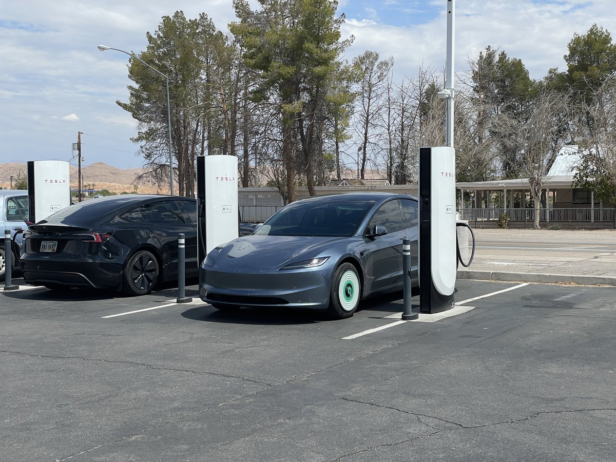 OwenSparks's tweet photo. It's amazing how much the Supercharger network has grown, every site we visited was a v3 or v3.5 and most had trash cans and nearby bathrooms, a few even had squeegee buckets!

The only problem @scotsrule08, @DavidMoss and I encountered was that site maps don't appear to be integrated with @Tesla_AI FSD yet, as there were a few instances where the car parked in an out of order stall and we would have to re-navigate so it would pick another one. 

There was also one site that was a pull through, but the car backed in. Luckily it was a v4 design and the cable could reach from the next stall over.

In a normal scenario a human could just take over and just fix it, but not bad considering this was ~3 out of 26 stops that we had these minor issues!