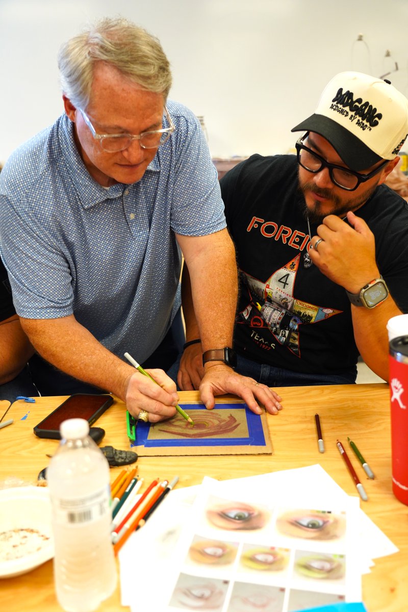 SISD_FineArts's tweet photo. Thank you to Lenny Buscemi for the PHENOMENAL workshop he led for our SISD art teachers. The invisible gridding method, along with his media suggestions and tips will surely be passed on to our students! 

#TeamSISD #SISDFineArts https://t.co/j6HgqmGk6c