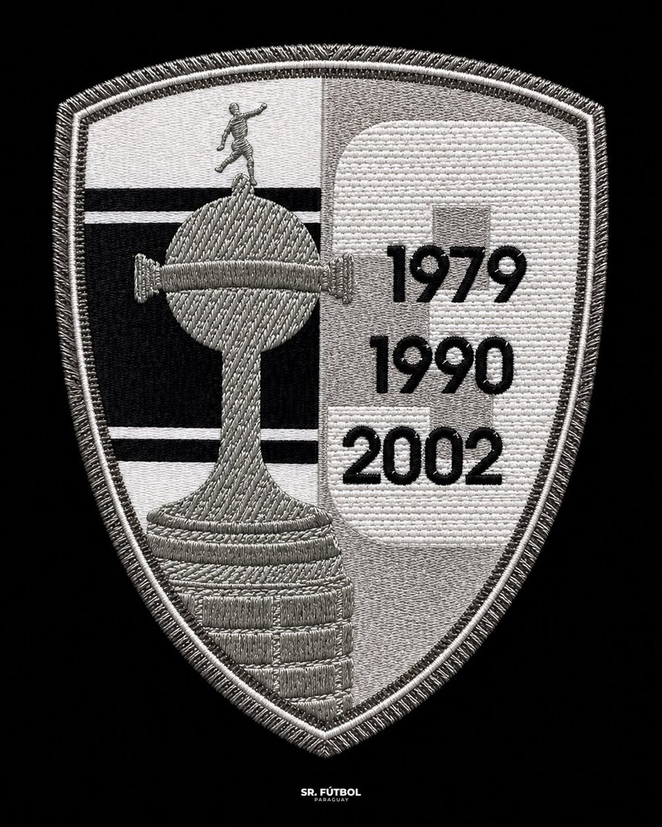 SrFutbolPy's tweet photo. Lo confirma CONMEBOL. A partir de ahora, los campeones de Libertadores llevarán PARCHES PERSONALIZADOS (dependiendo de cuantos títulos hayan ganado). Olimpia, único club paraguayo en levantar el certamen, tendrá su modelo personalizado en la Fase de Grupos de la edición 2027. 👏🏻🇵🇾