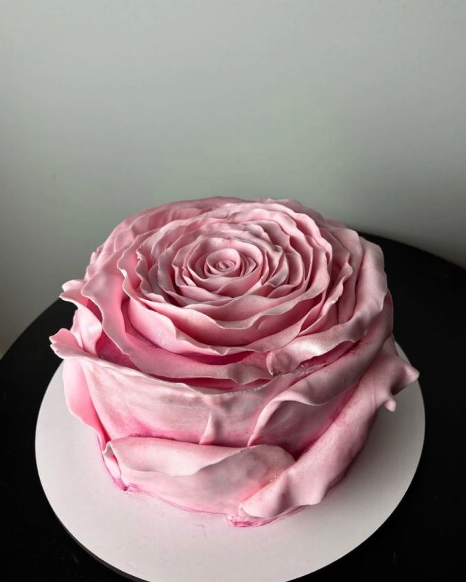 Vibranica's tweet photo. rose cake https://t.co/cI5isfyQwi