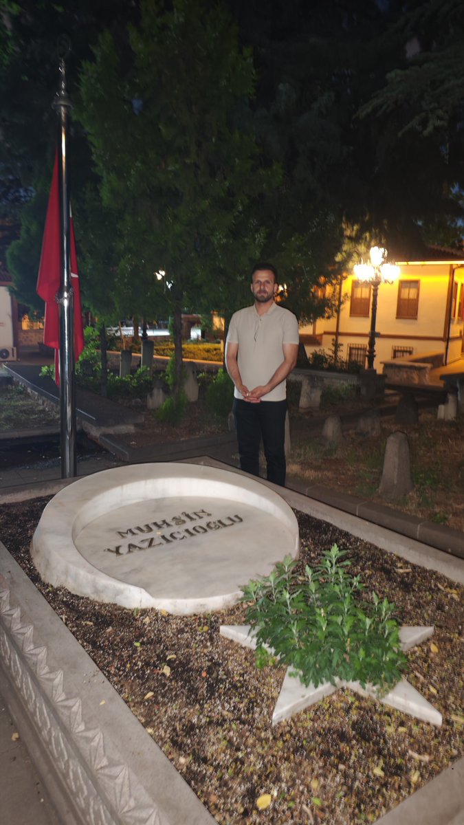 abdullahsehitog's tweet photo. 📍 Muhsin Yazıcıoğlu Anıt Mezarı | Ankara

Merhum Muhsin Yazıcıoğlu'nun kabrini ziyaret ederek dua ettik. Rabbim mekânını cennet, makamını âli eylesin. Aziz hatırası daima yaşayacaktır.

#Ankara #muhsinyazıcıoğlu #abdullahşehitoğlu https://t.co/oA3J4YuIvZ