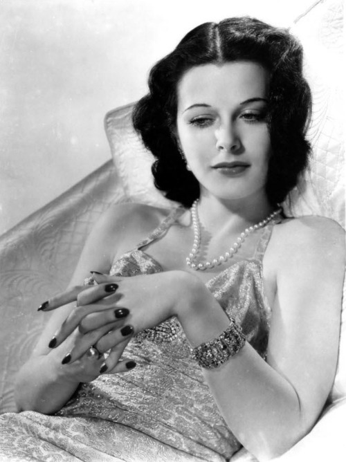 Suzanne08253534's tweet photo. Hedy Lamarr https://t.co/XWOKTDnc4j